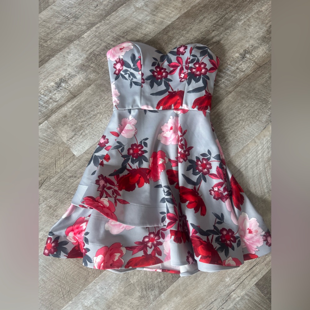 B. Darlin size 5/6 sleeveless dress, scalloped wavy hem, grey with pink flowers